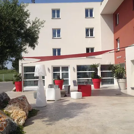 Szálloda Kyriad Sud